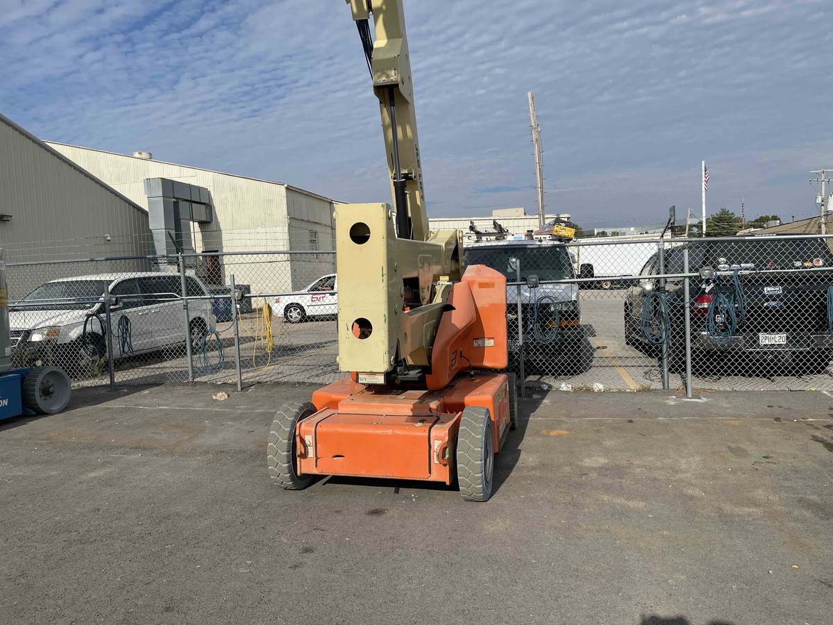 2008 JLG E400AJPN-8
