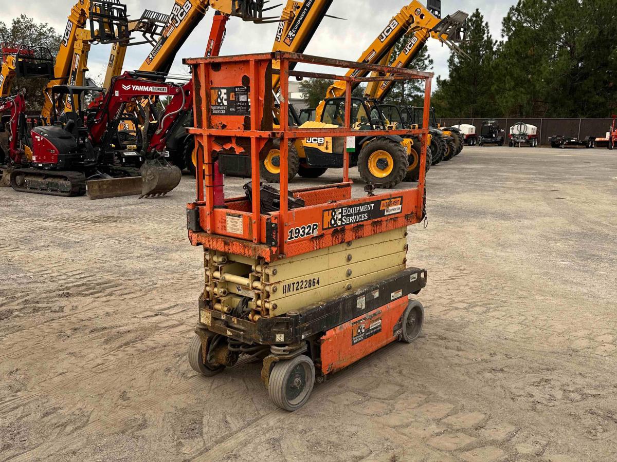 2017 JLG 1932R
