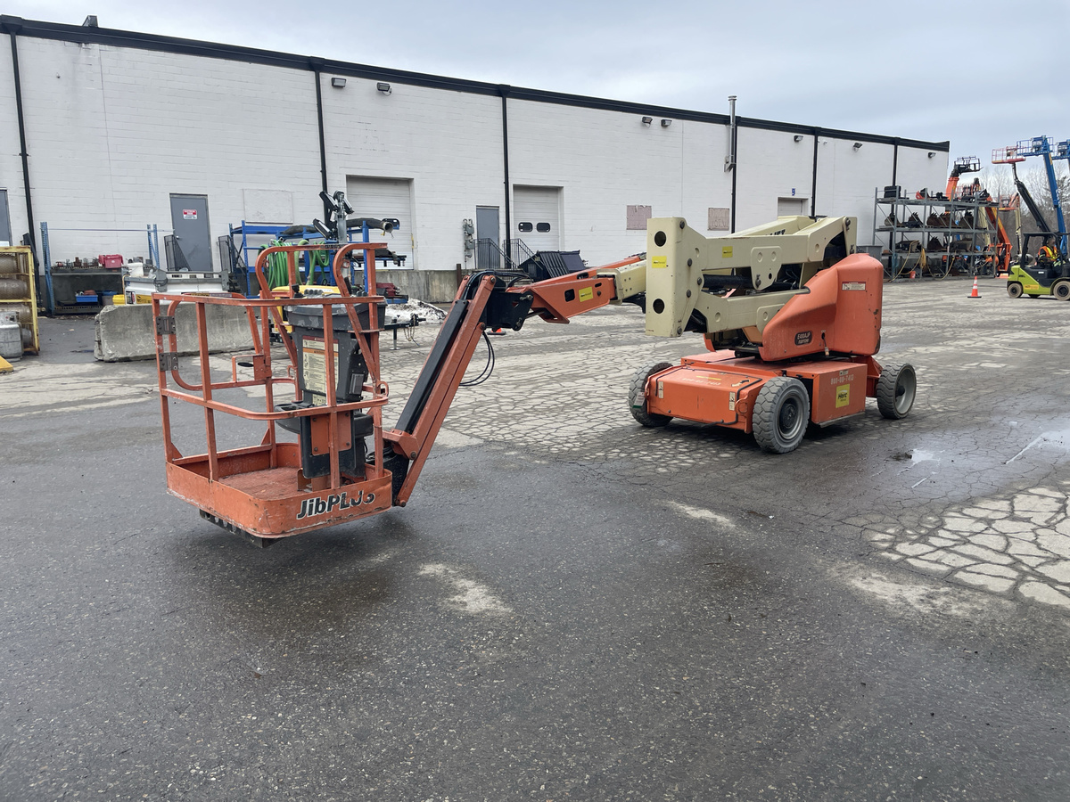 2016 JLG E400AJPN-5