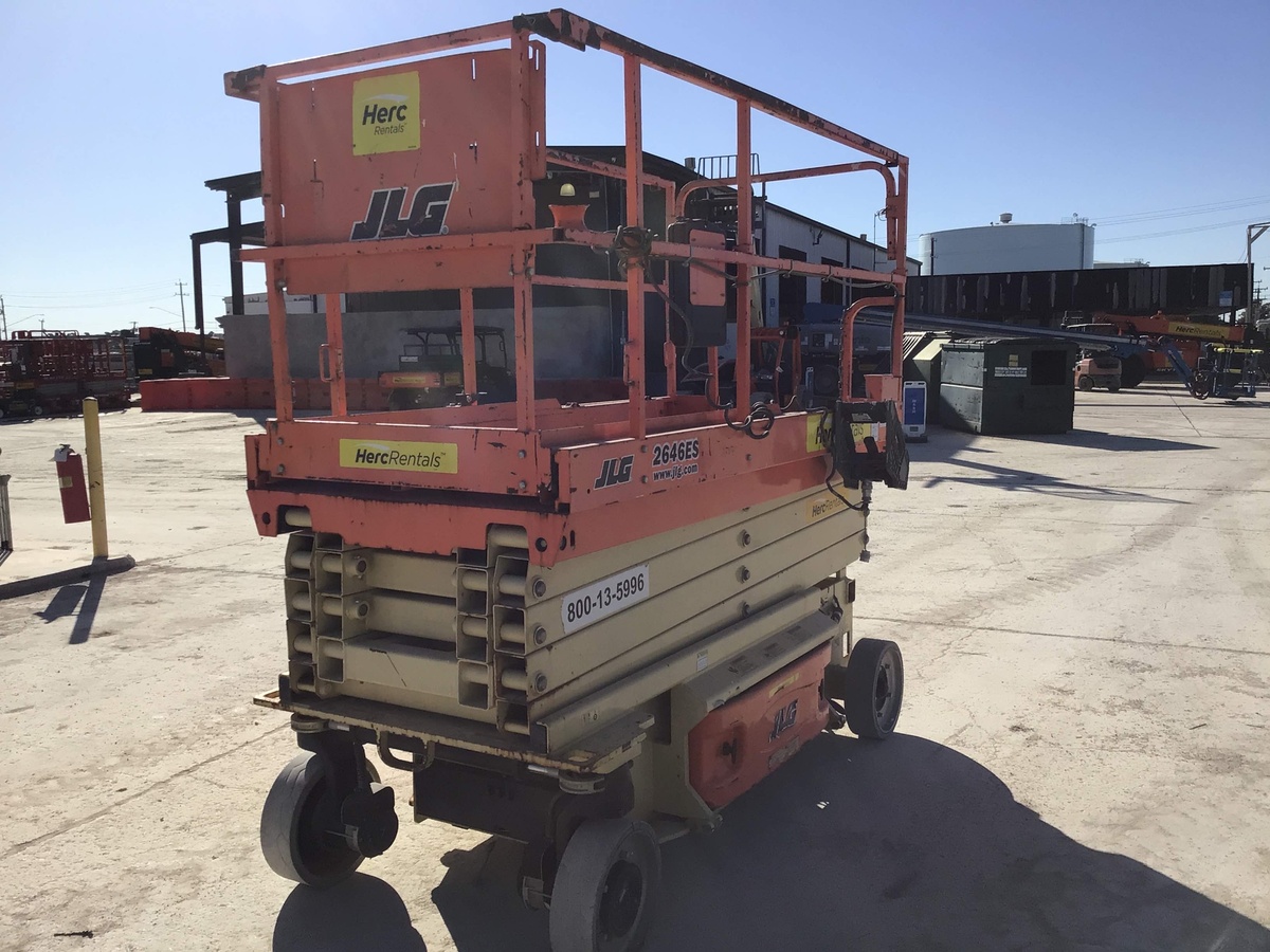 2017 JLG 2646ES