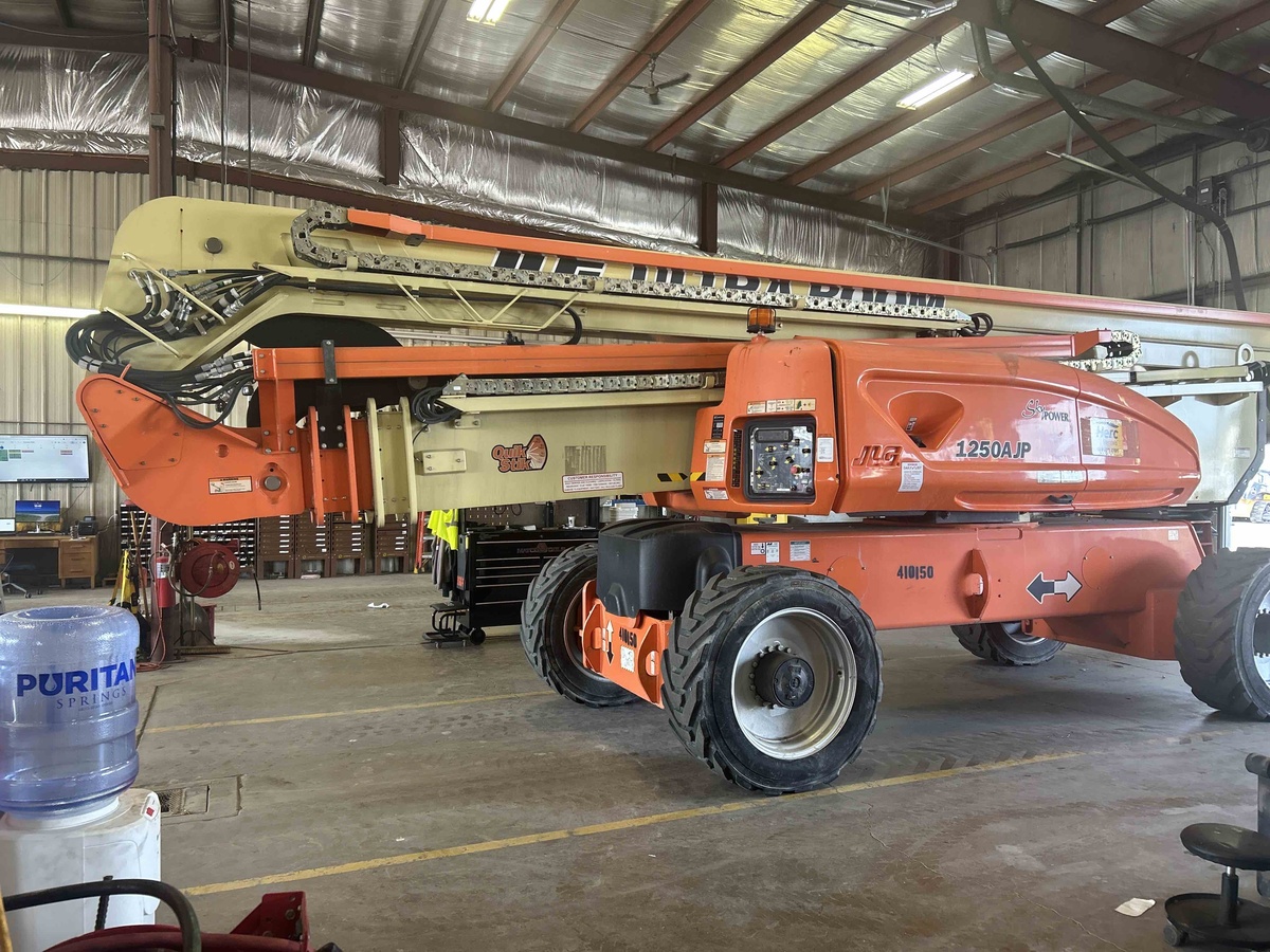 2014 JLG 1250AJP