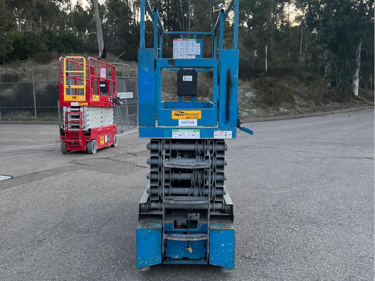 2012 Genie GS-3232-3