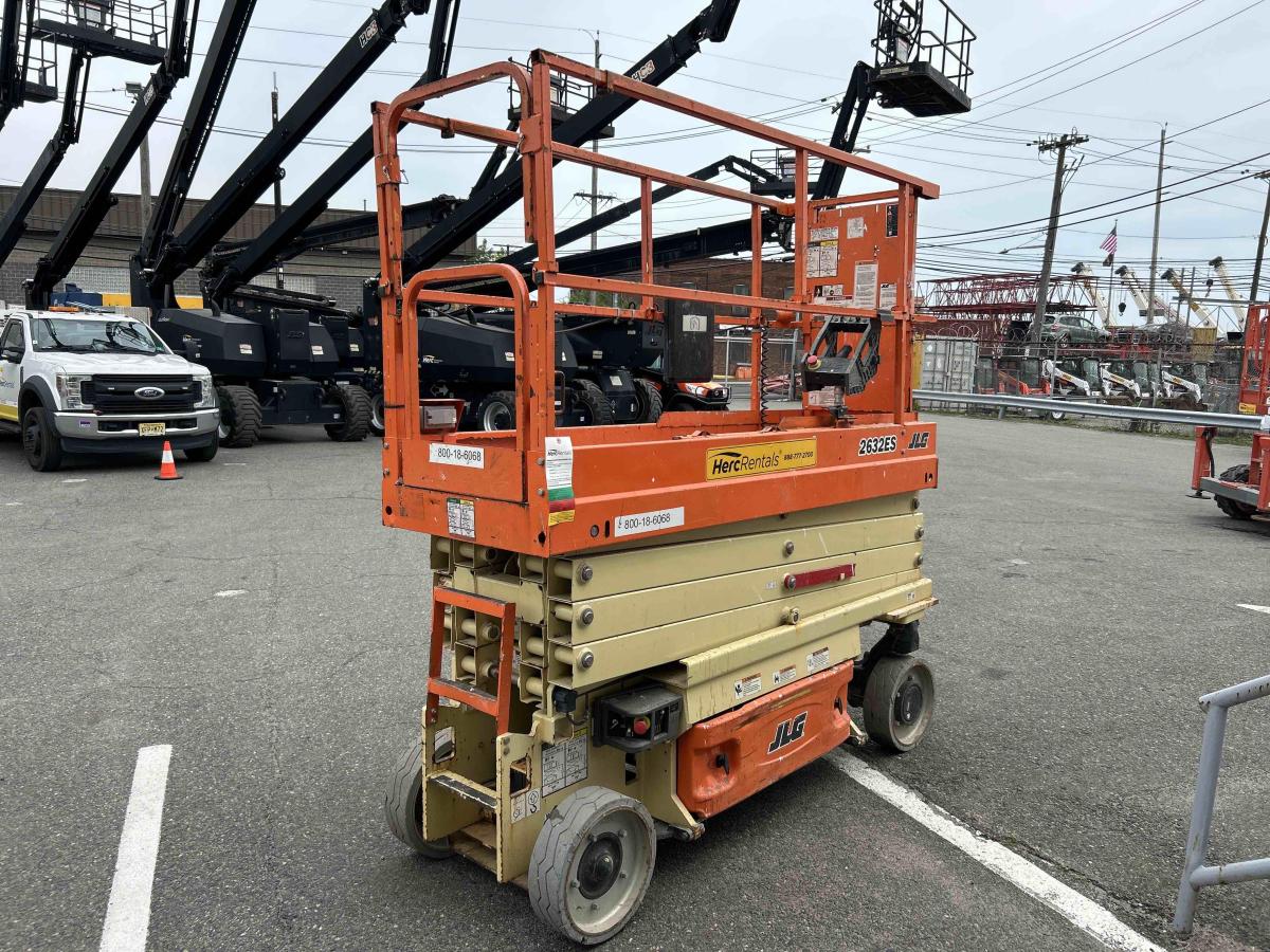 2017 JLG 2632ES-3