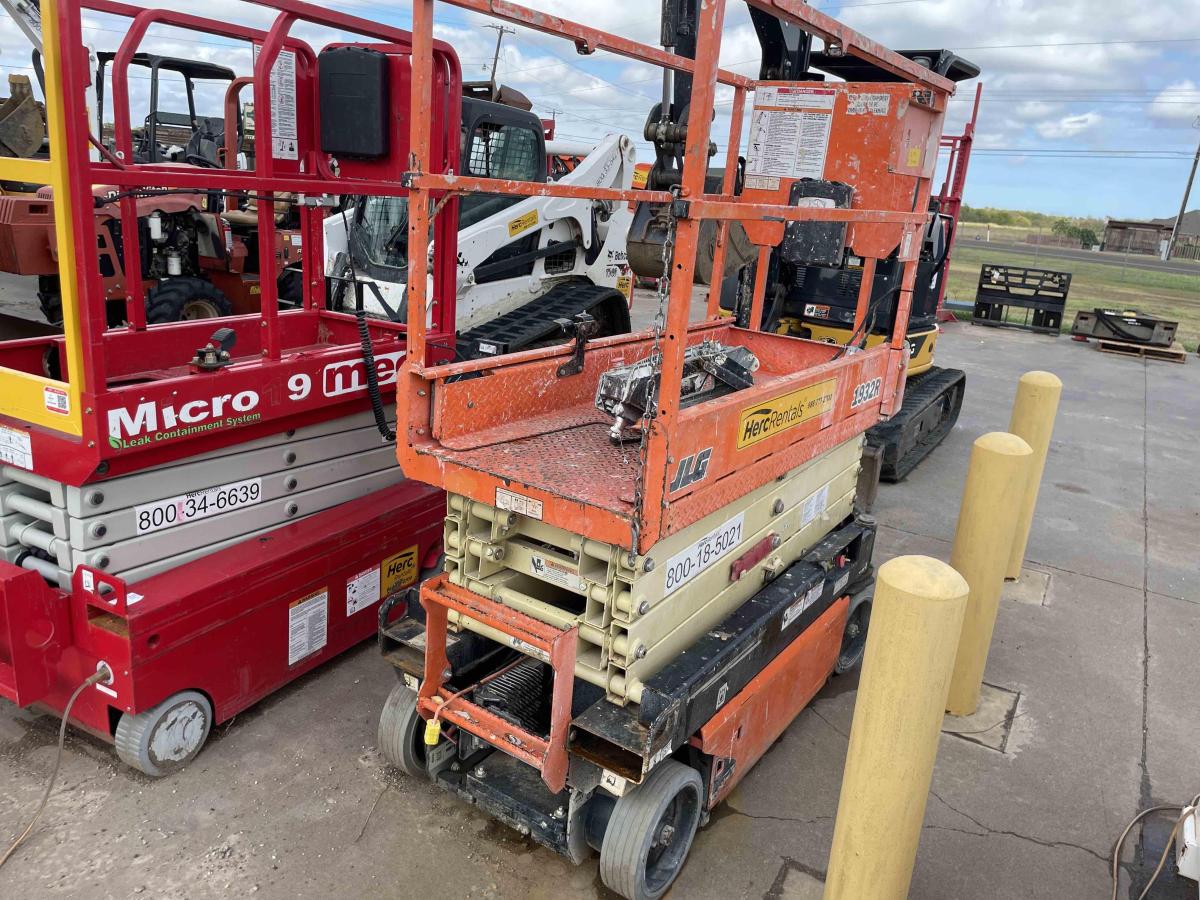 2017 JLG 1932R