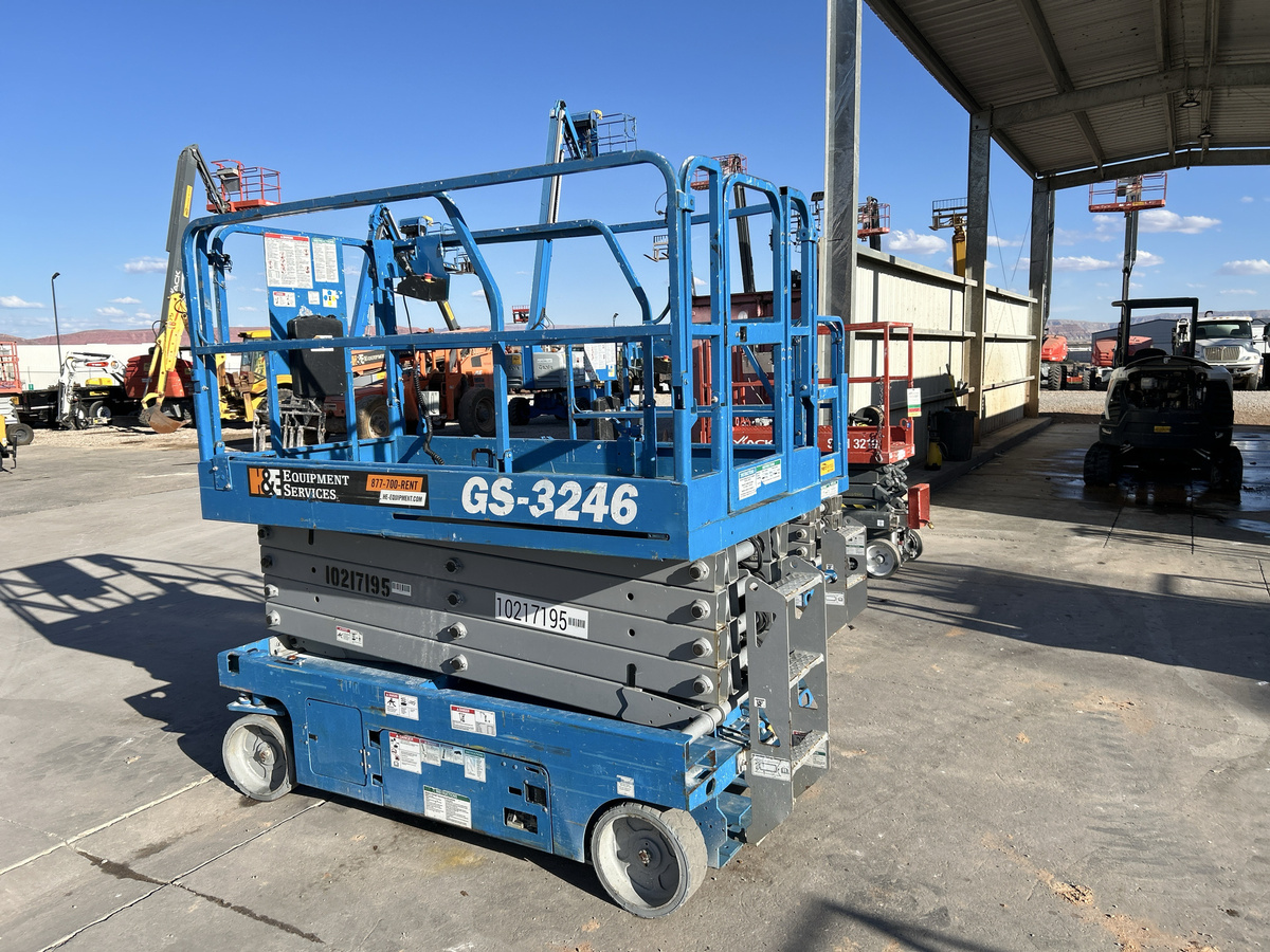 2017 Genie GS-3246