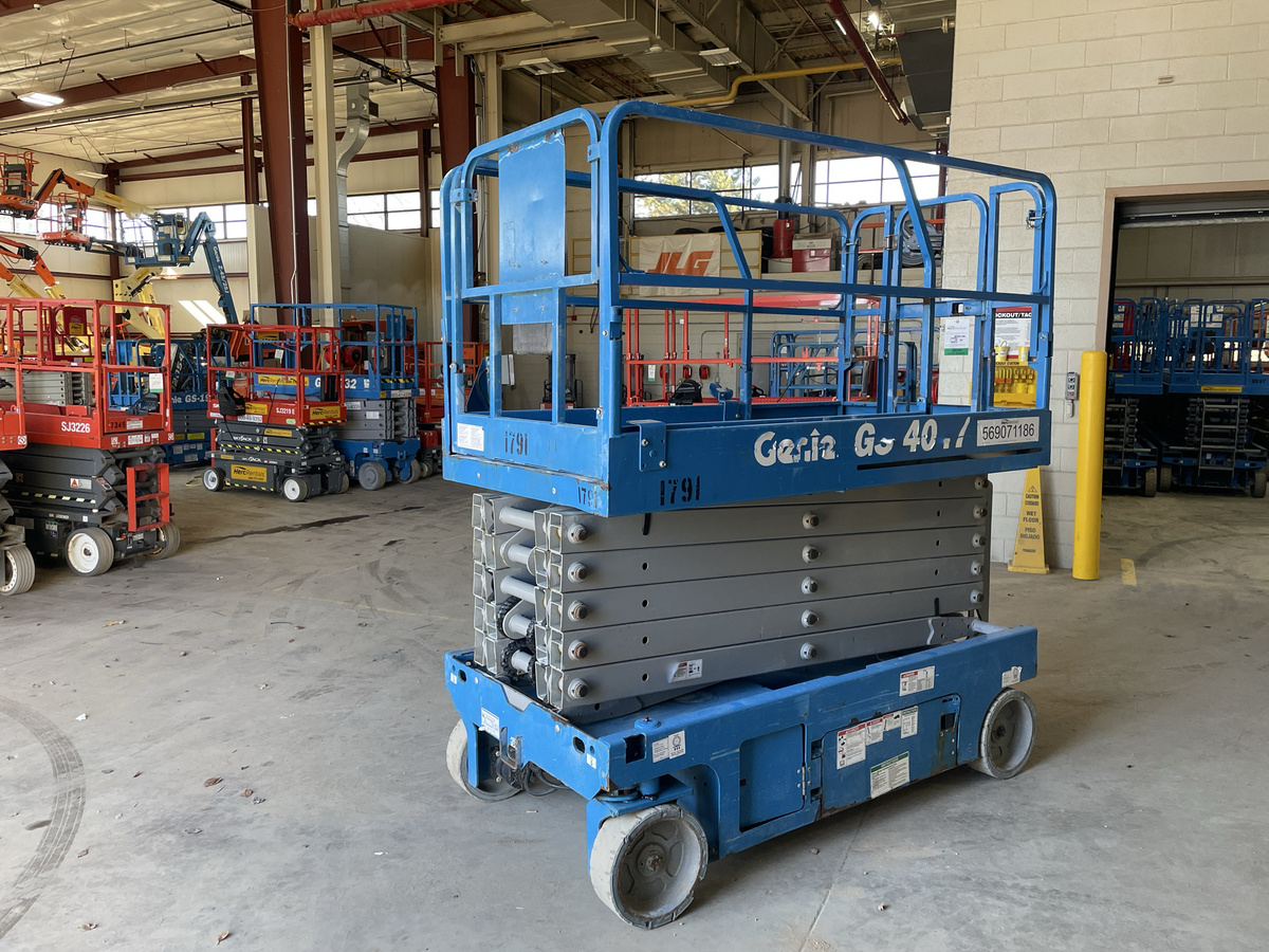 2017 Genie GS-4047-2