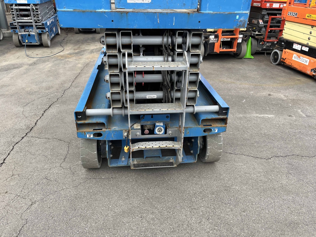 2018 Genie GS-3246-9