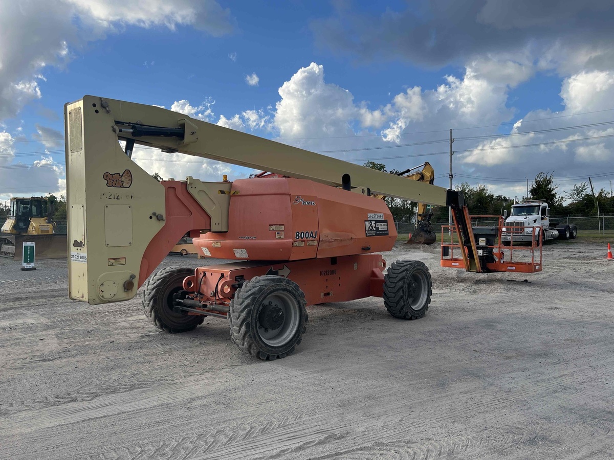 2017 JLG 800AJ-6