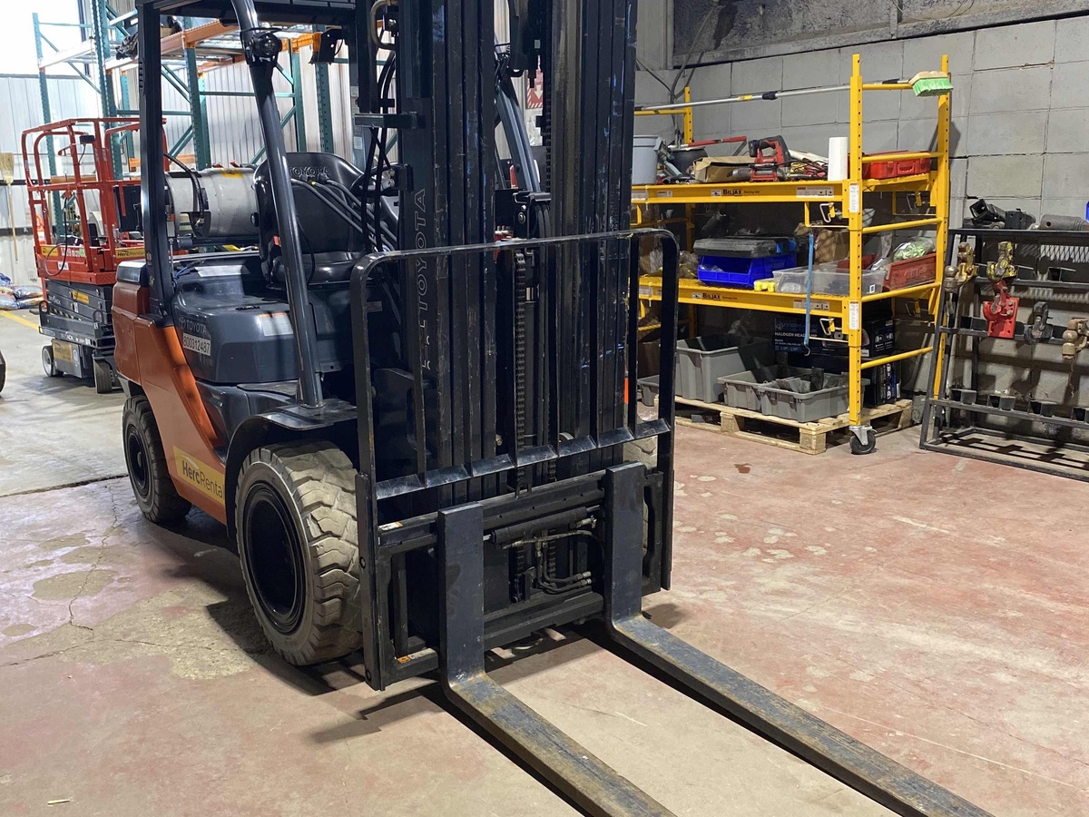 2021 Toyota 8FGU30-4