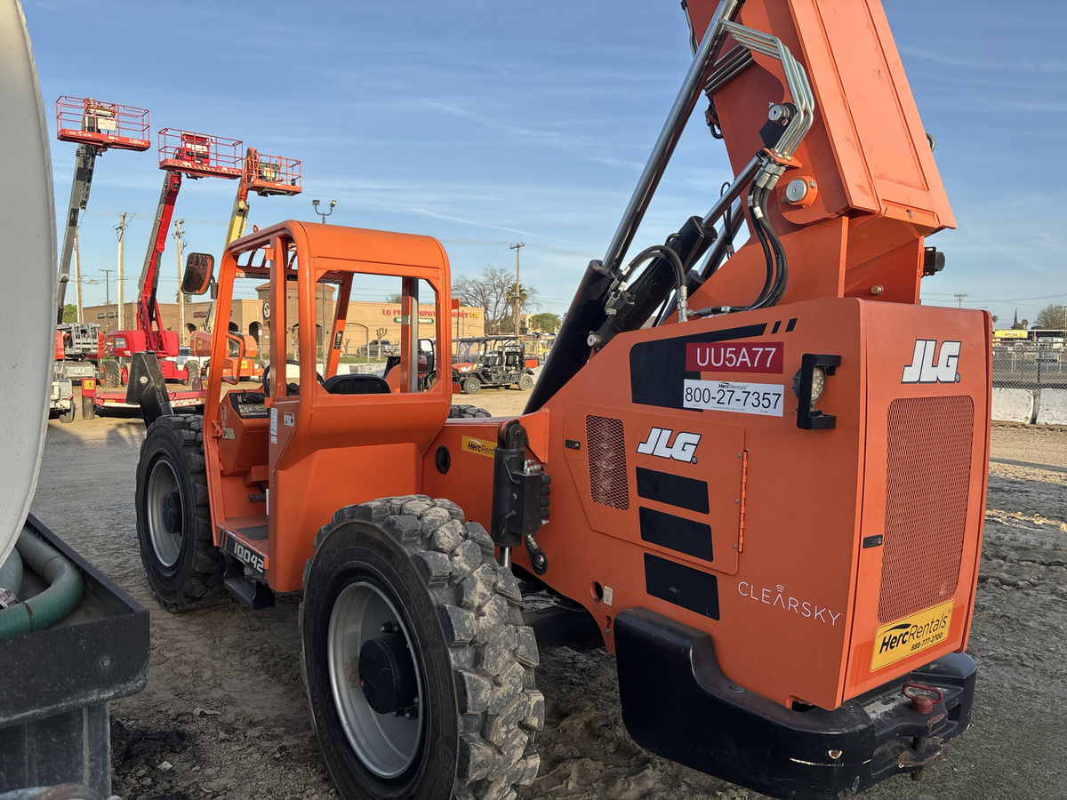 2020 SkyTrak 10042