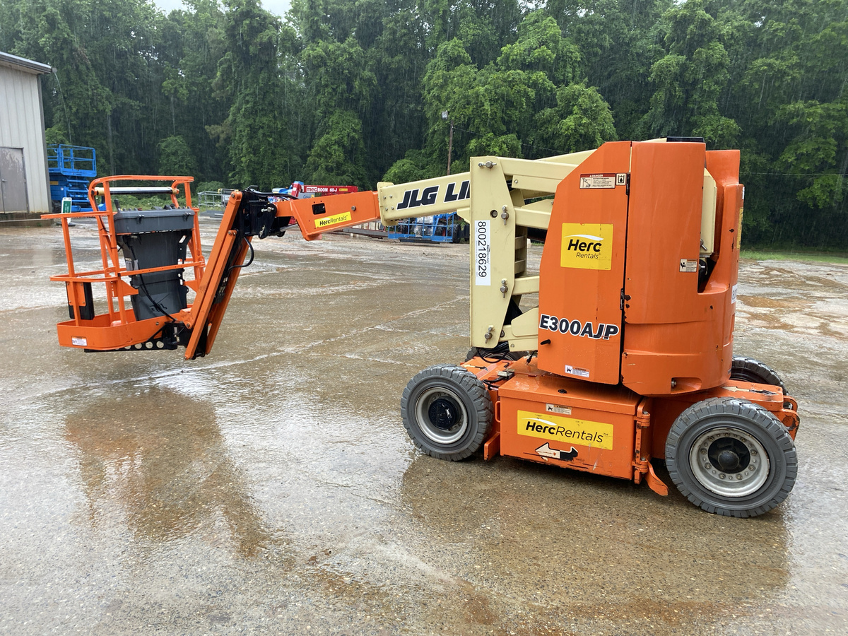 2018 JLG E300AJP