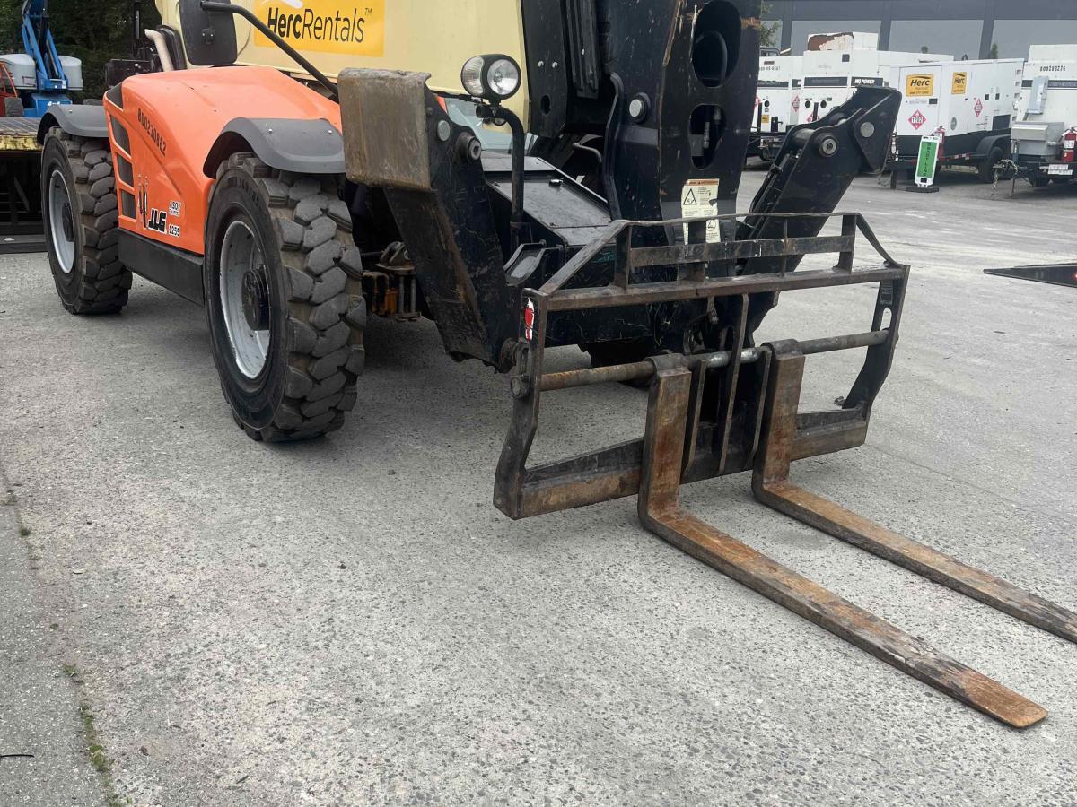 2018 JLG 1255