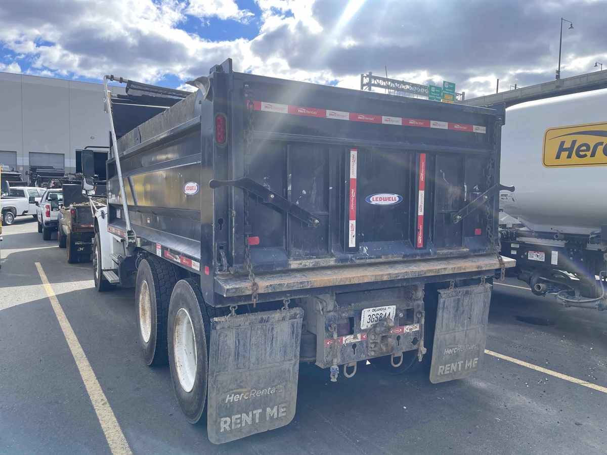 2016 Freightliner M2106-4