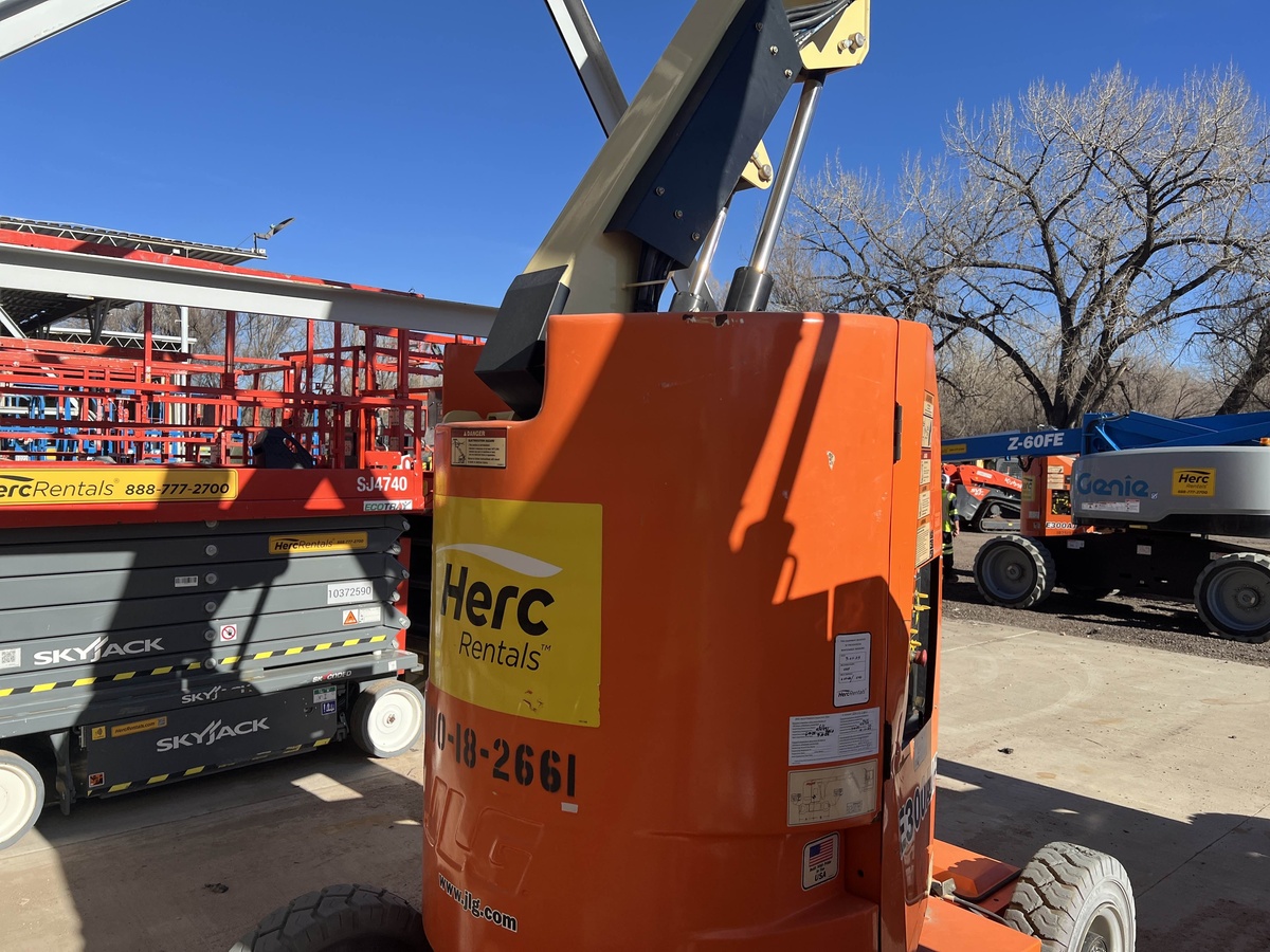 2017 JLG E300AJP-3