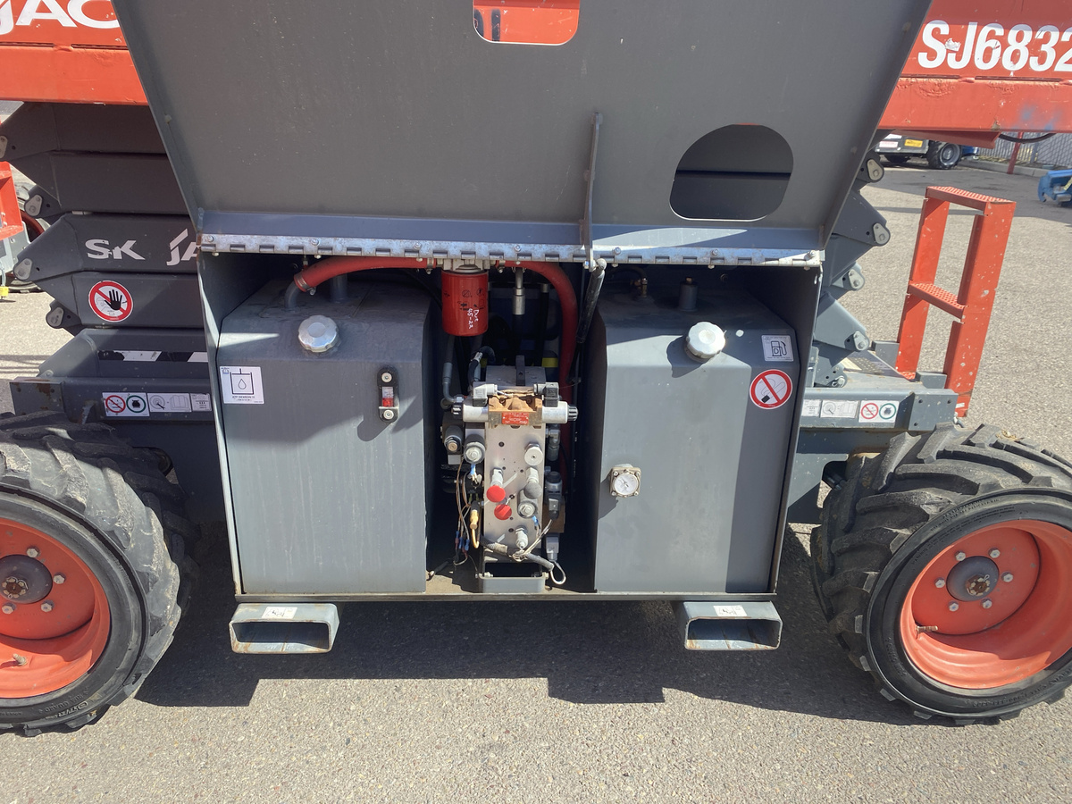 2019 Skyjack SJ-6832RT-8