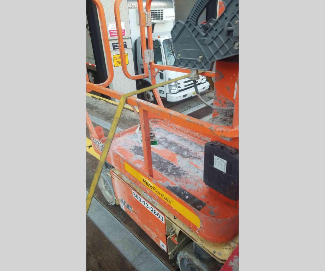 2016 JLG 1230ES