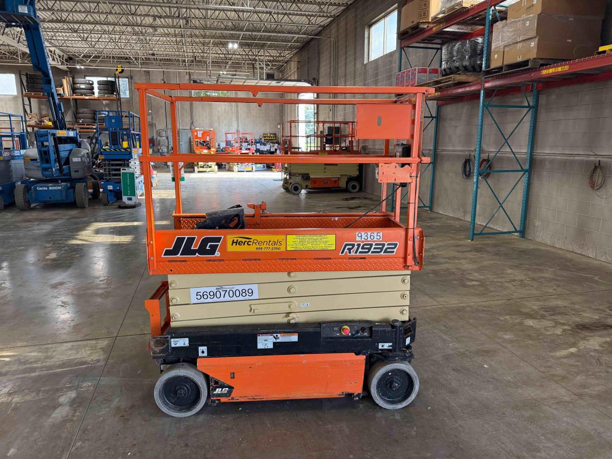 2018 JLG 1932R