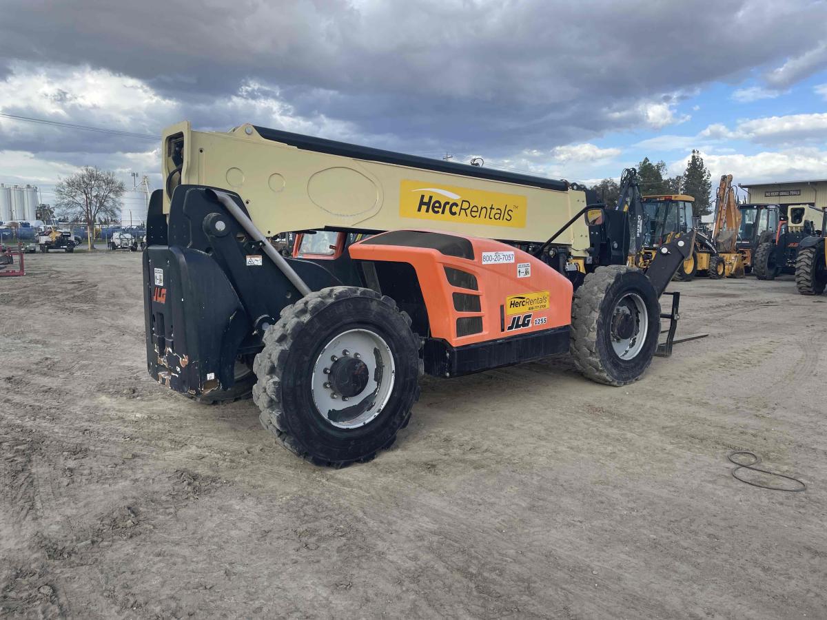 2018 JLG 1255