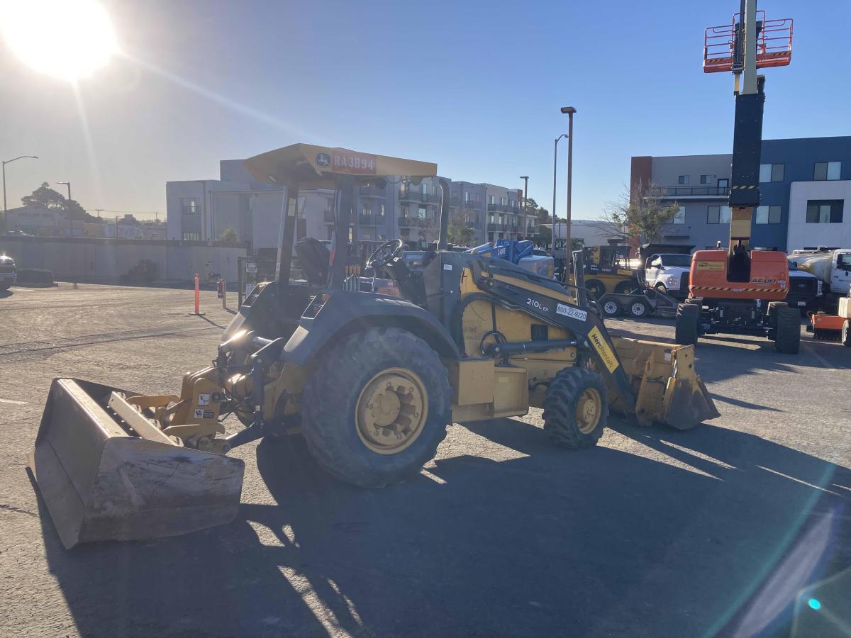 2018 John Deere 210LEP