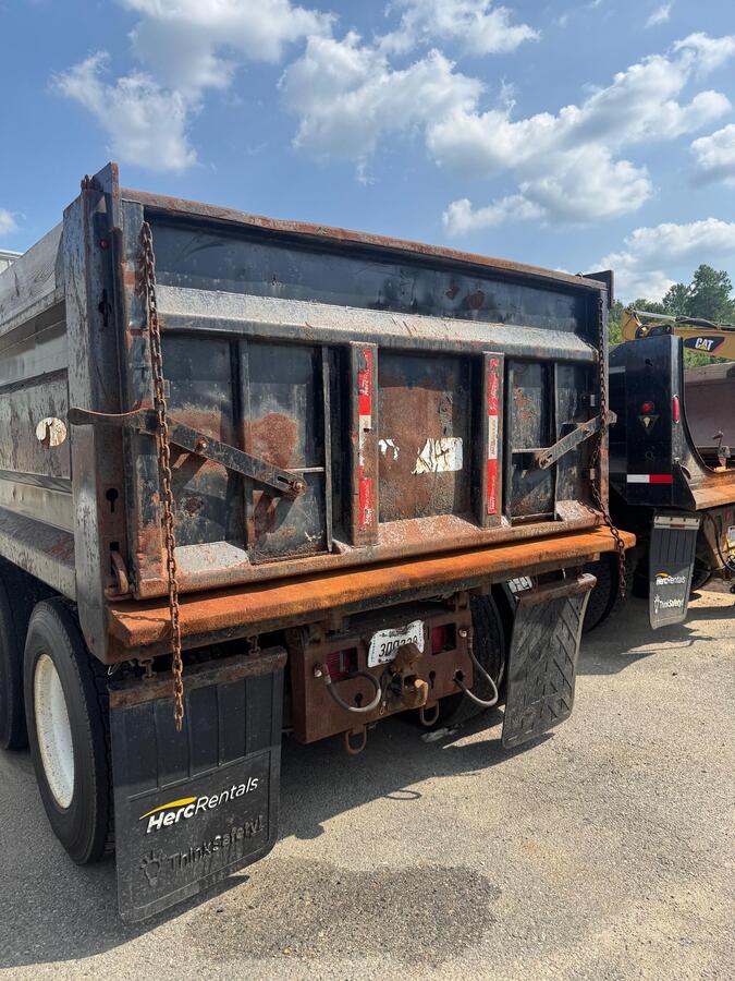 2016 Freightliner M2106-7