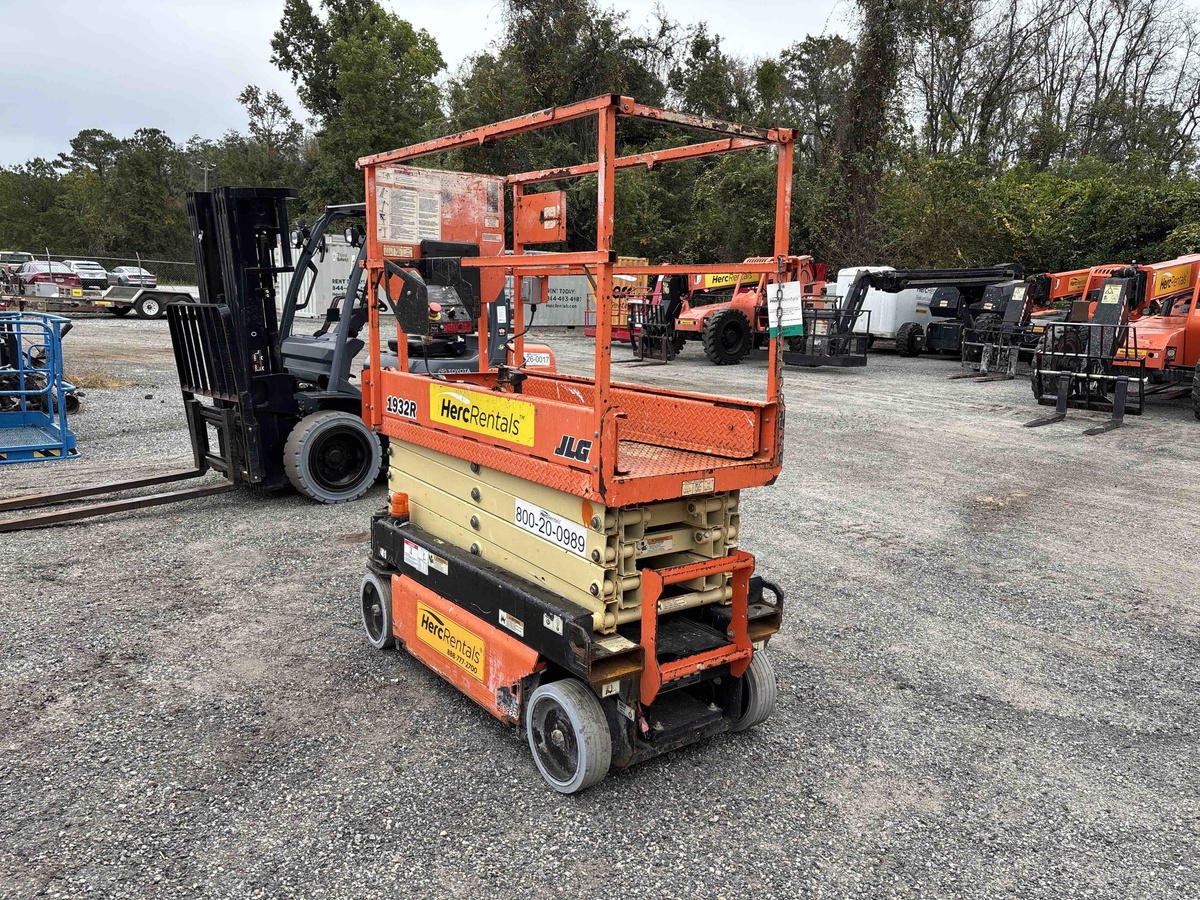 2018 JLG 1932R-2