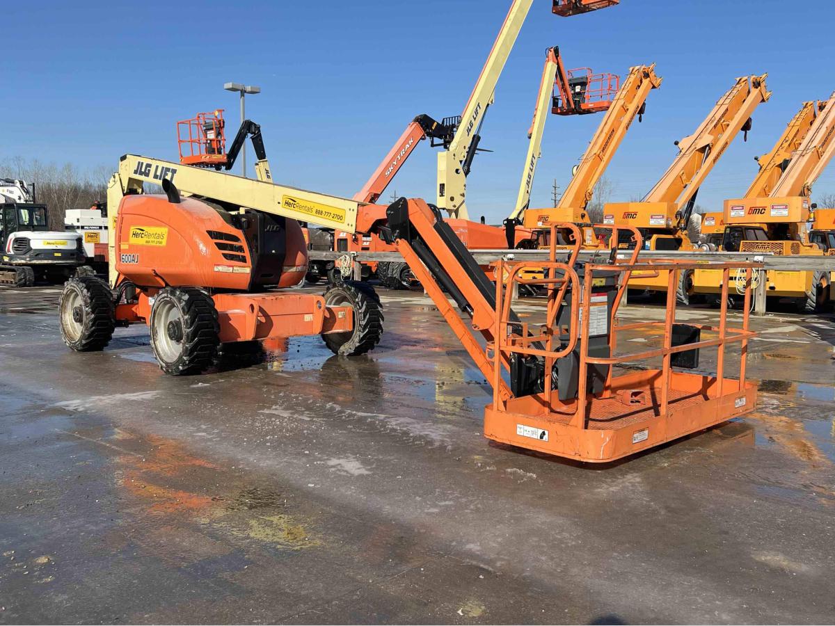 2014 JLG 600AJ