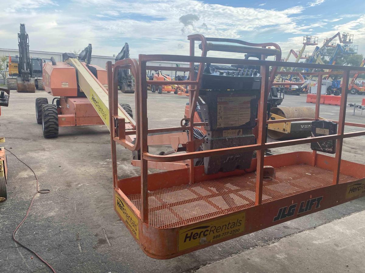 2017 JLG 660SJ