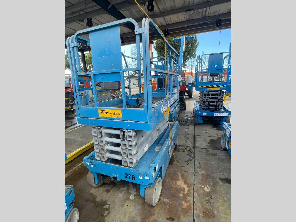 2013 Genie GS-3246