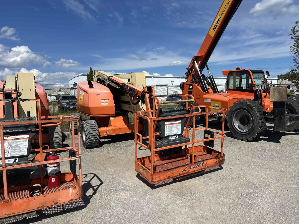2017 JLG 450AJ-4