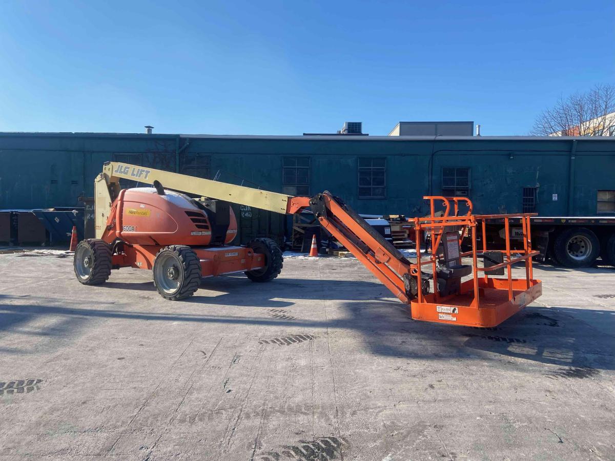 2016 JLG 600AJ
