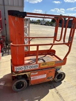 2017 JLG 1230ES