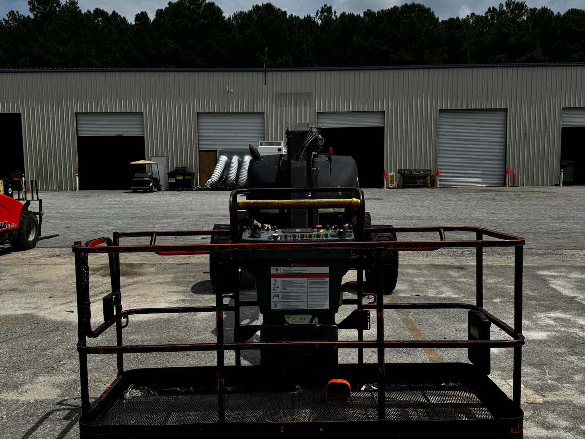 2017 JLG 600AJ-6