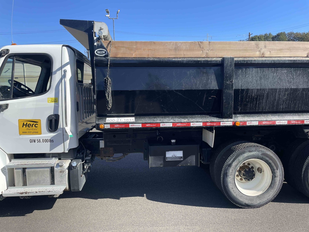 2019 Freightliner M2106-11