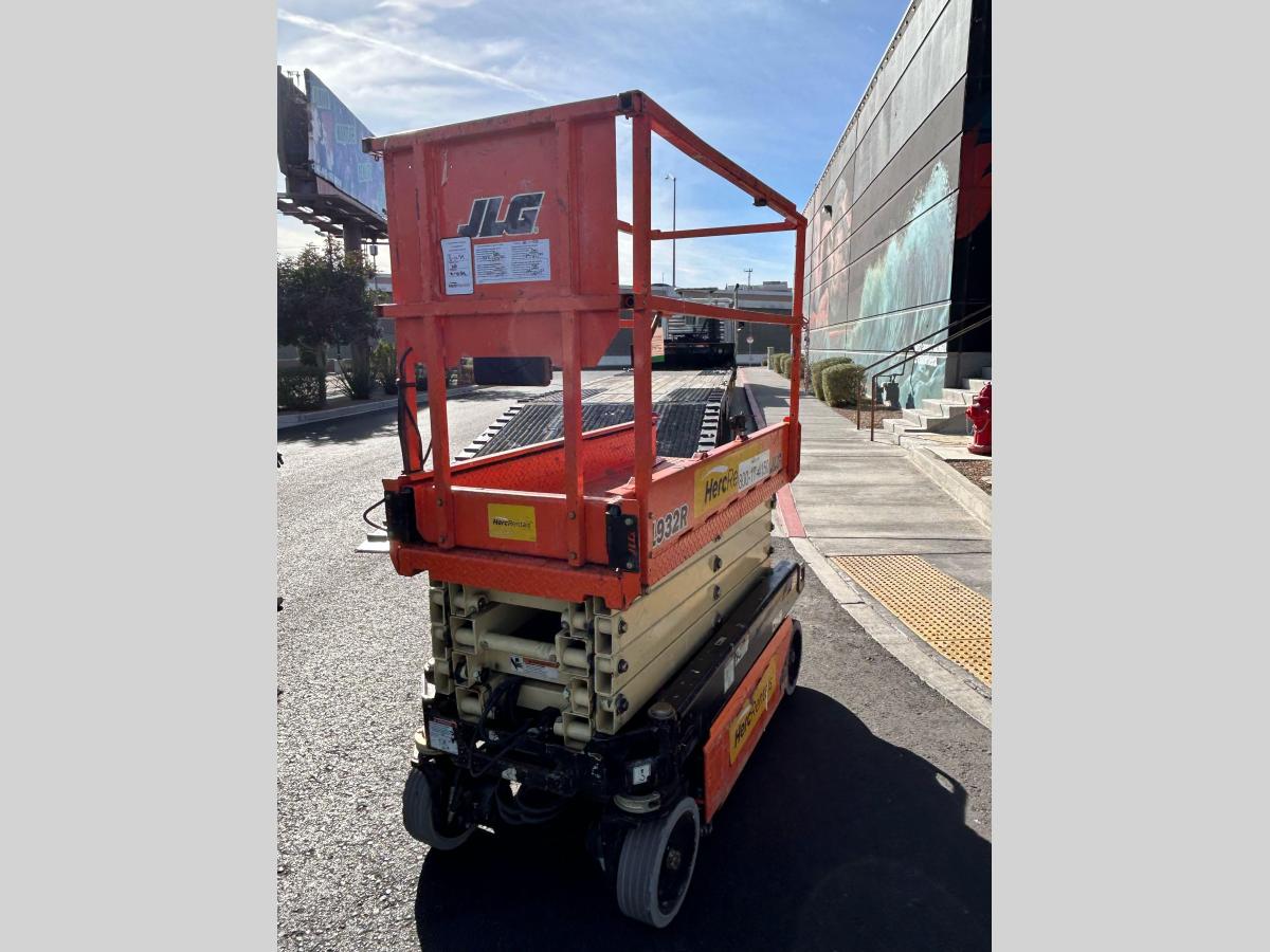 2017 JLG 1932R
