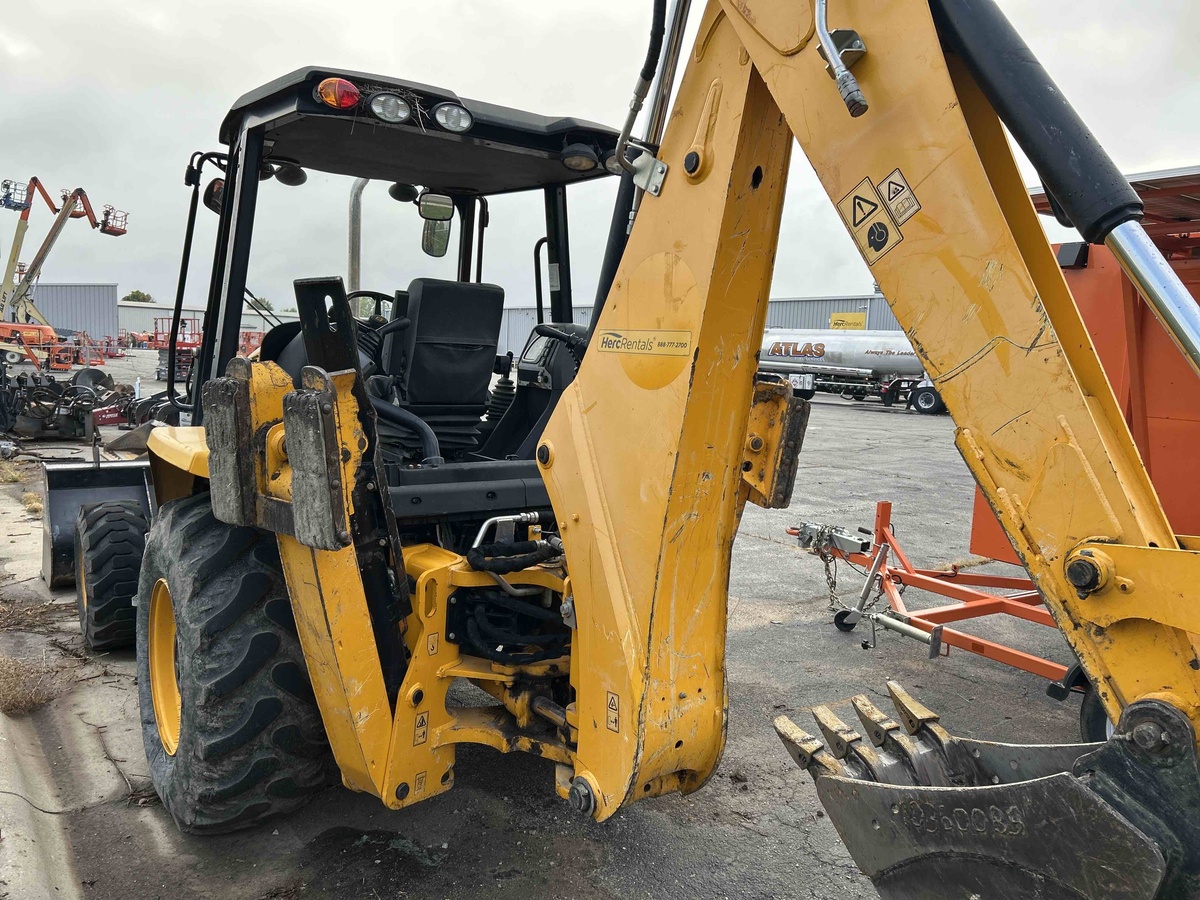 2022 JCB 3CX-4