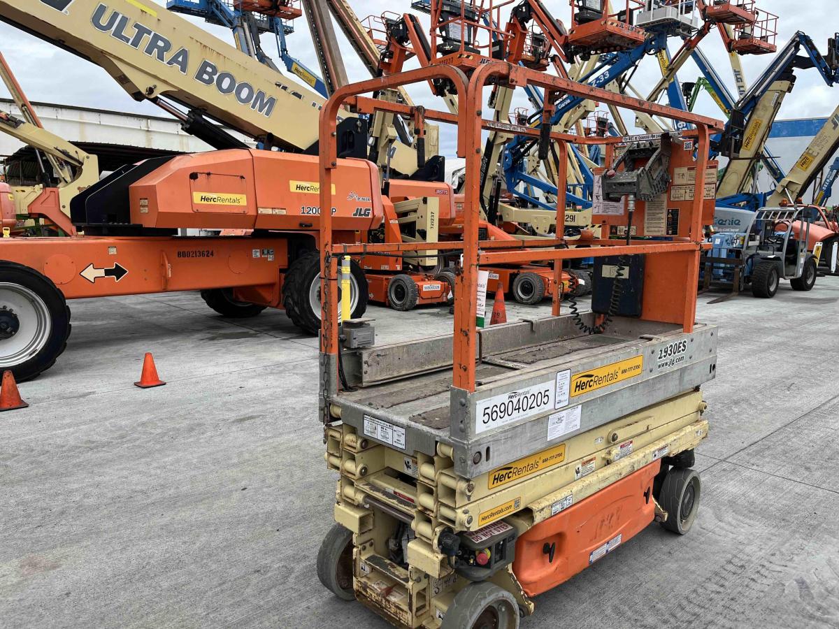2013 JLG 1930ES