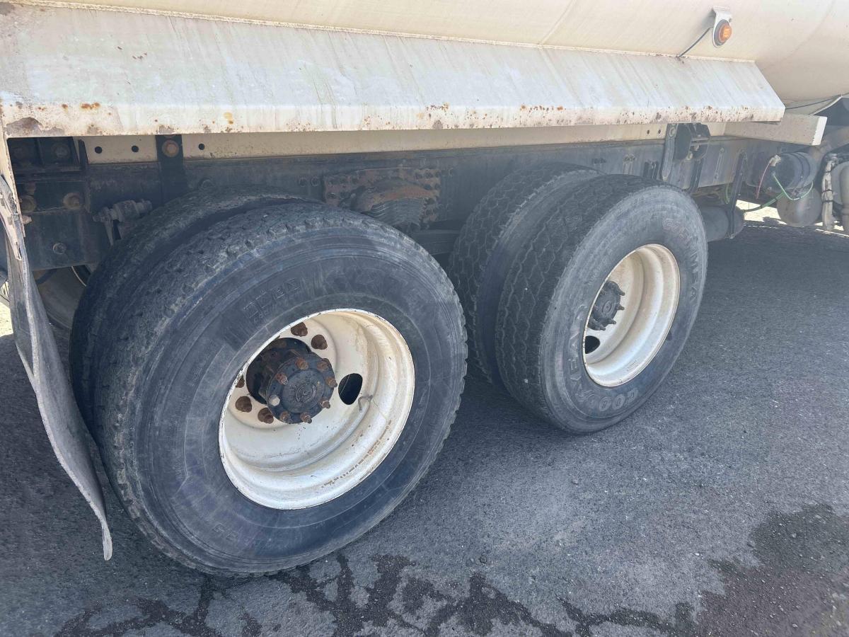 2016 Freightliner M2106-7