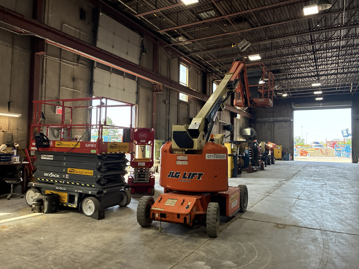 2015 JLG E400AJP-4