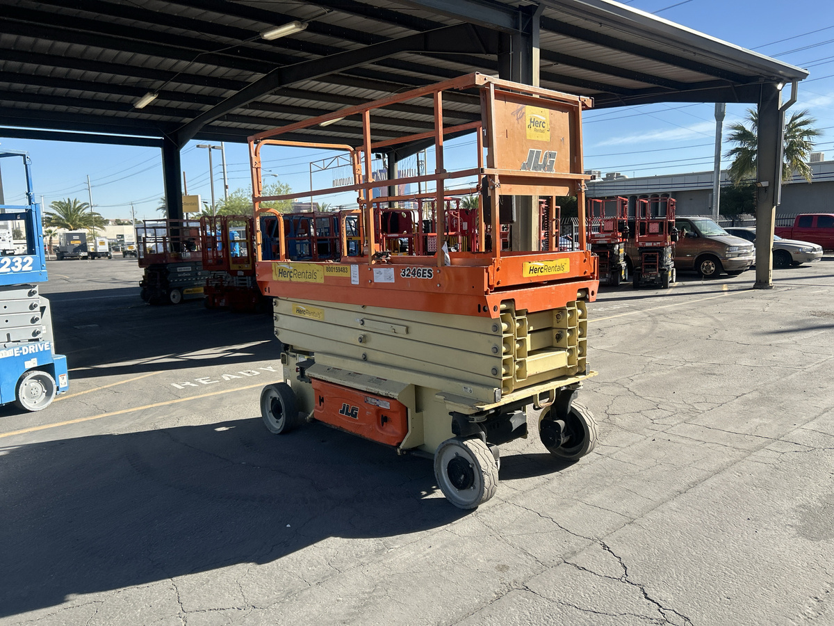 2017 JLG 3246ES-4