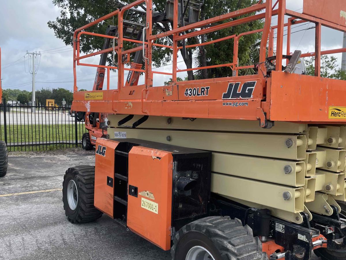 2017 JLG 430LRT