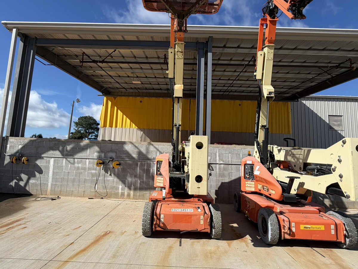 2017 JLG E400AJPN-5