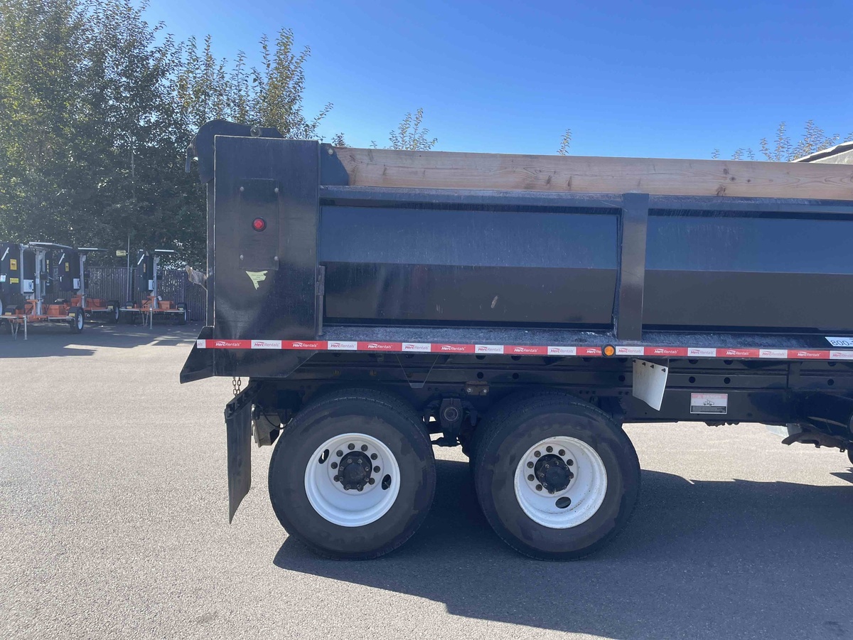 2019 Freightliner M2106-8