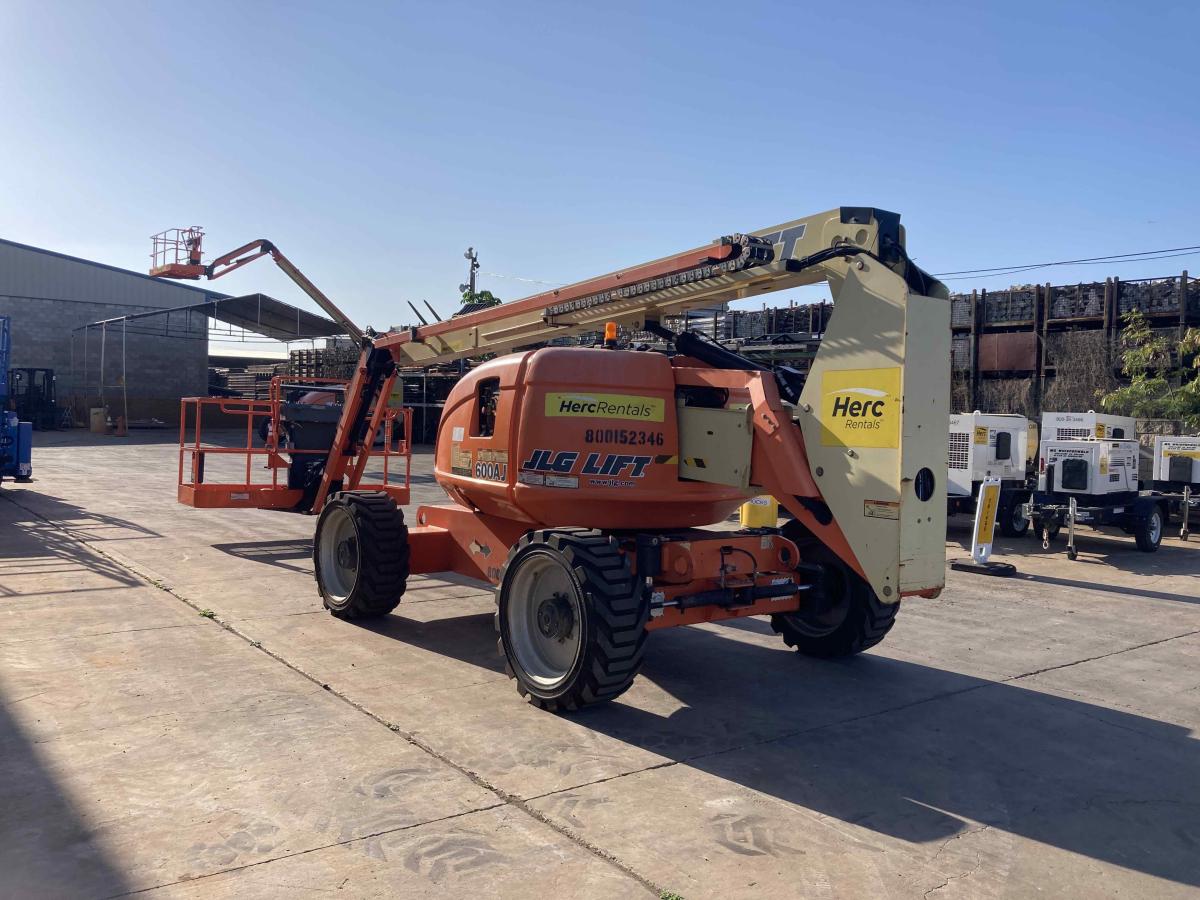 2017 JLG 600AJ