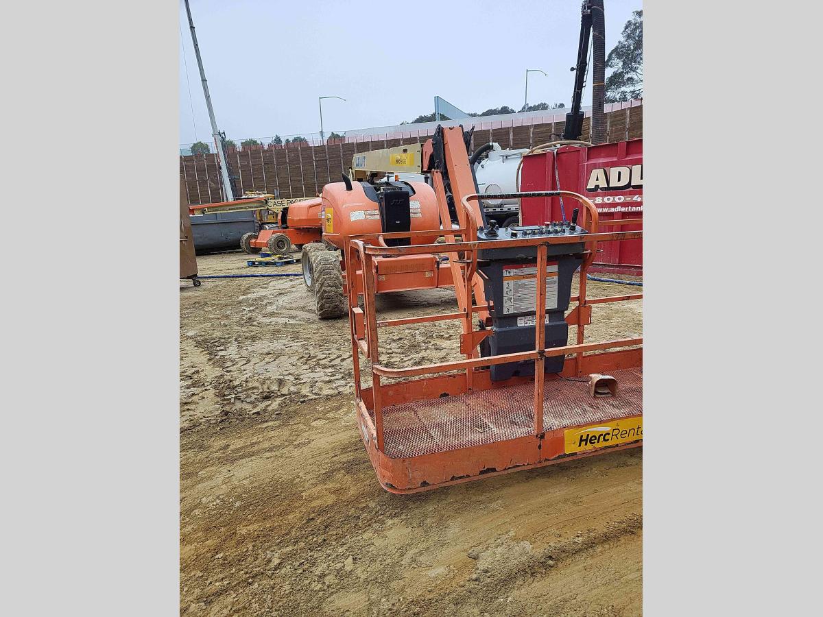 2014 JLG 600AJ