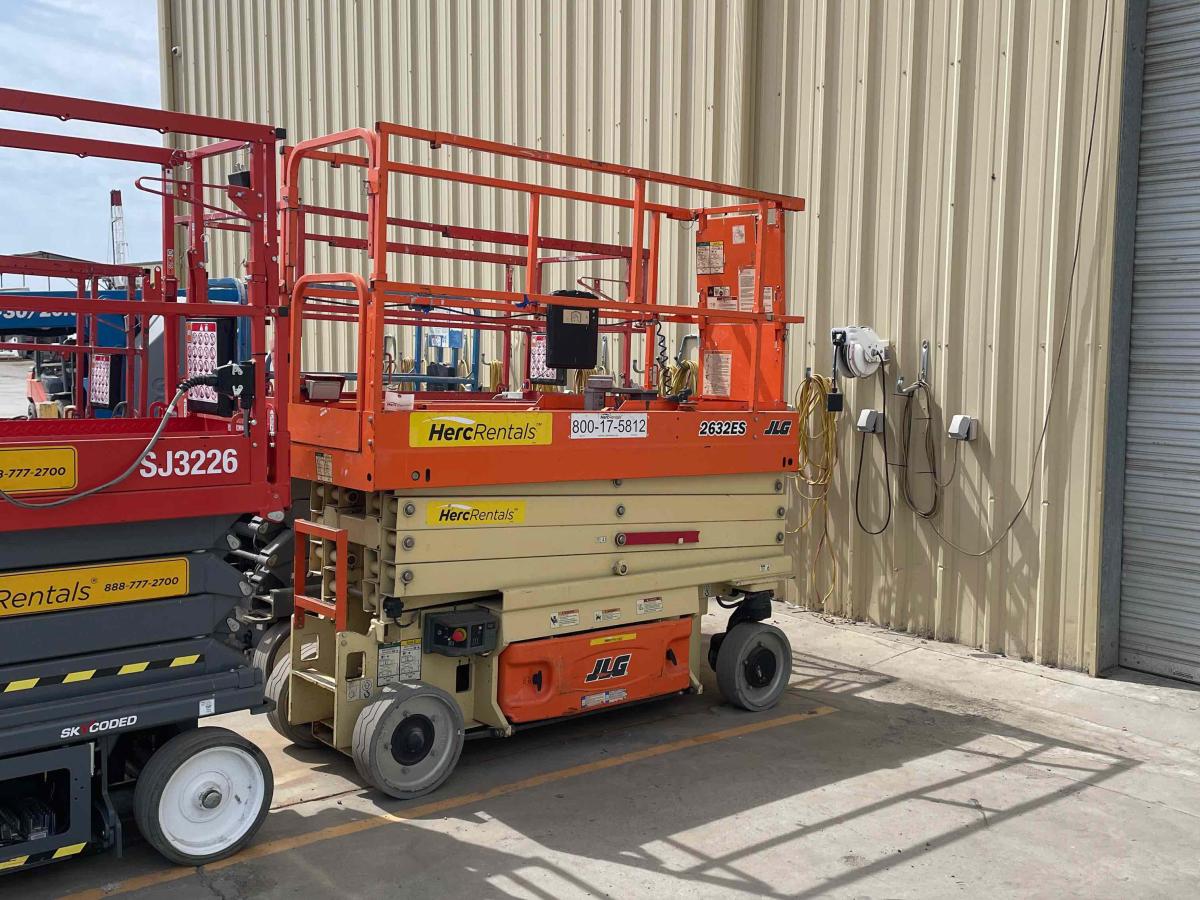 2017 JLG 2632ES