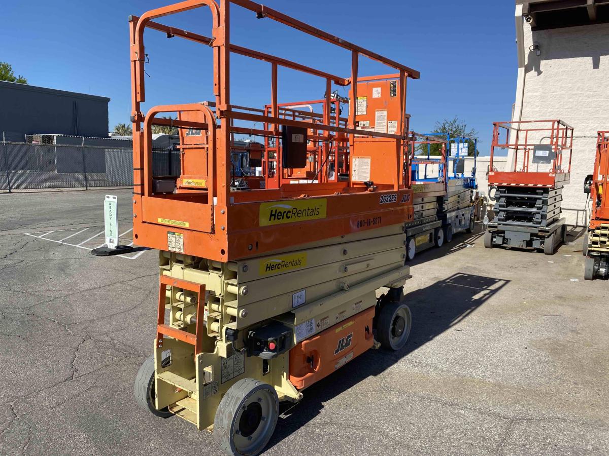 2017 JLG 2632ES