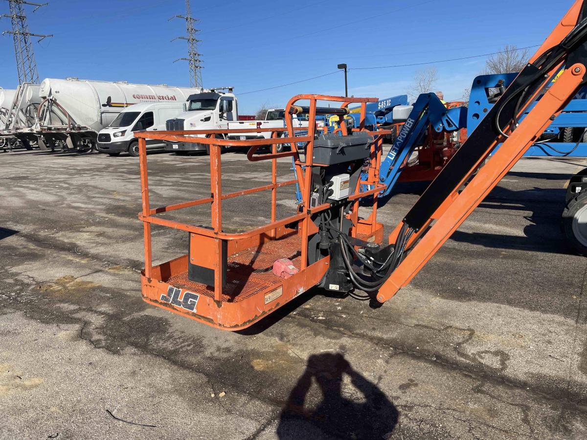 2013 JLG 600AJ