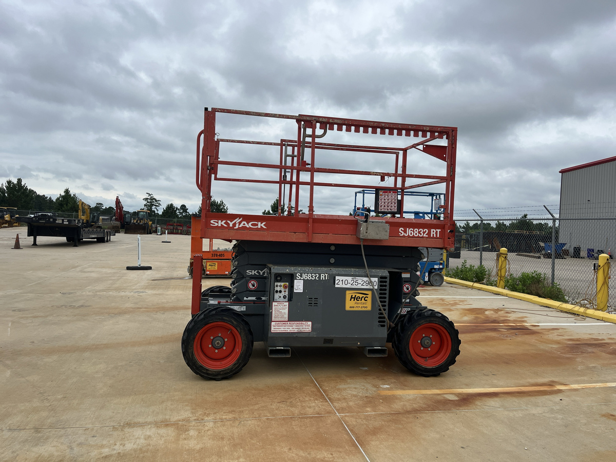 2018 Skyjack SJ-6832RT