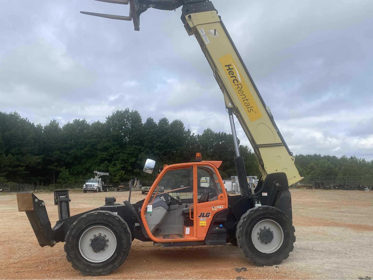 2018 JLG 1255