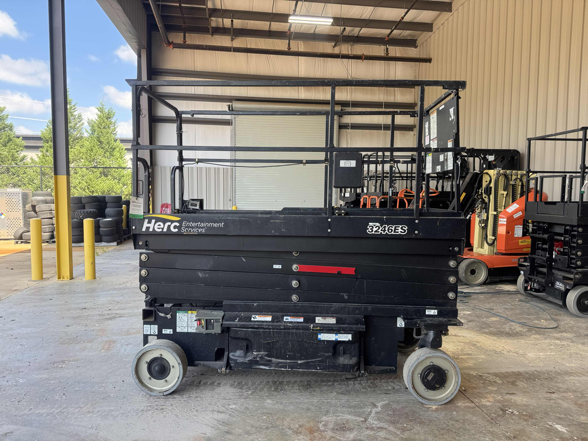 2019 JLG 3246ES